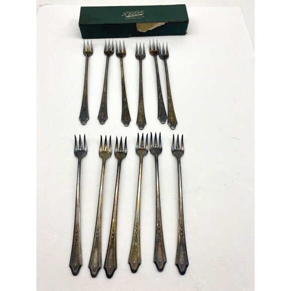 12 Oneida Community Made Tudor‎ Silverplate Duchess Seafood Cocktail Forks 1923 - Picture 1 of 12